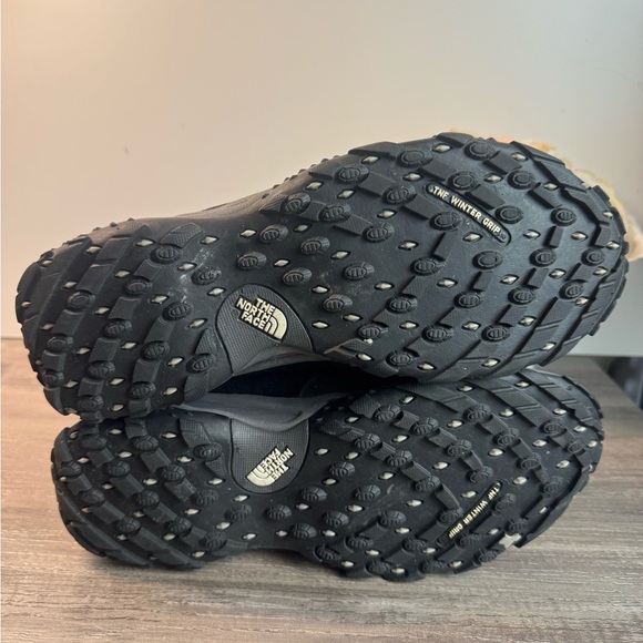 The North Face Primaloft Bella Alta Black Ankle Boots with Fur Trim - Picture 6 of 7